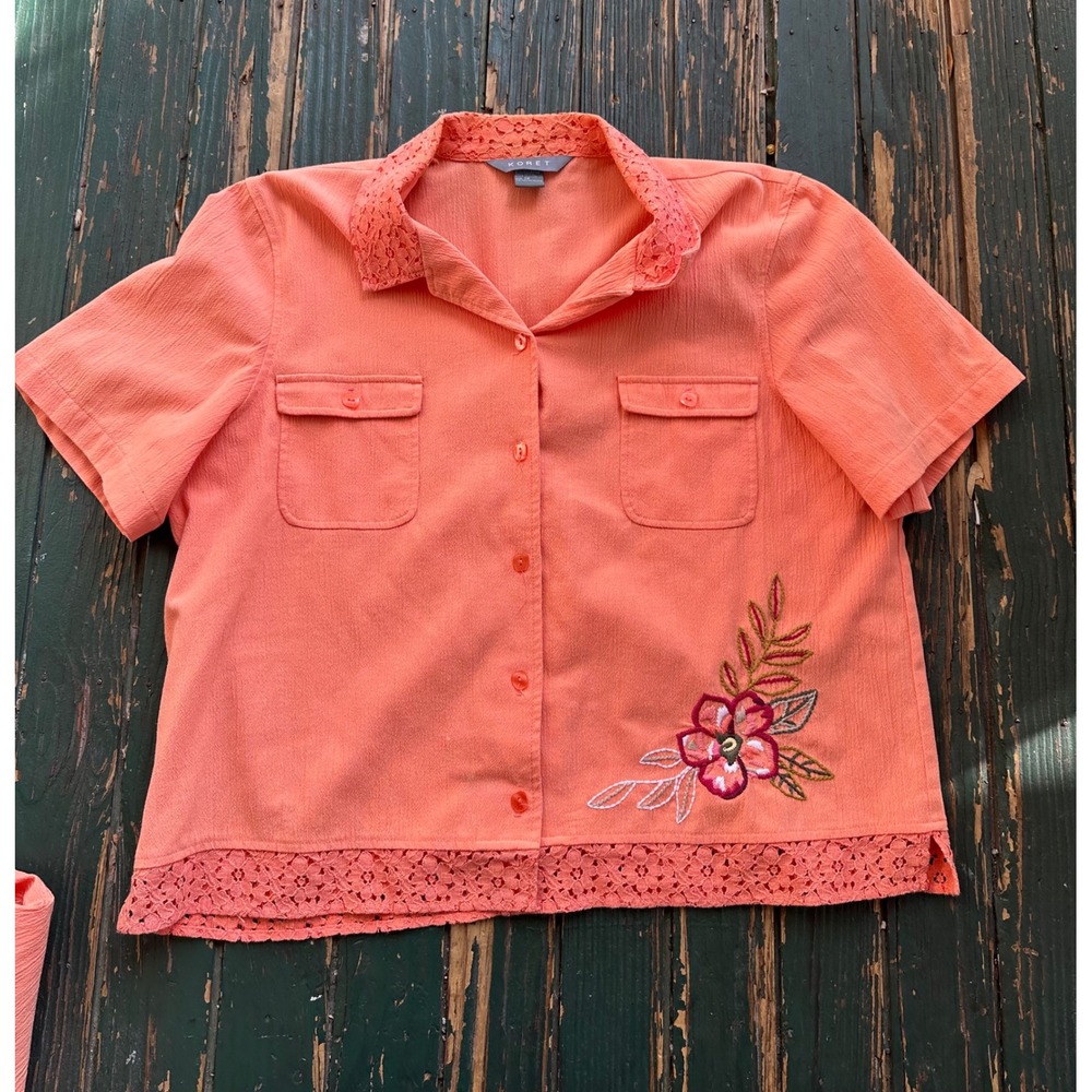 Koret Woman 2 Piece Set Coral Orange Lace Trim Embroidered Top Cropped Pants 18W